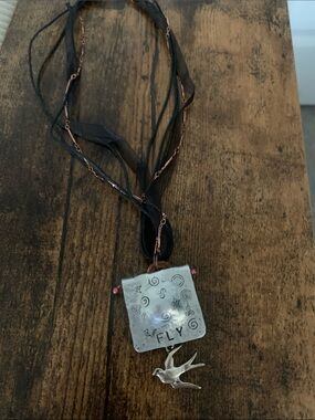 Fly Engraved Square Pendant Necklace with Bird Charm - Black